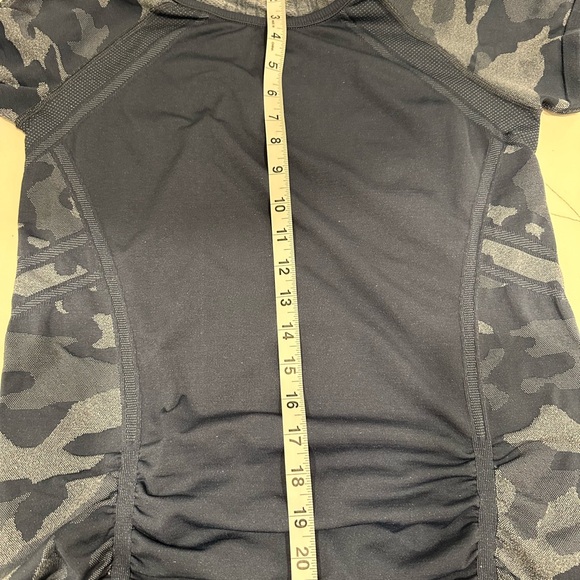 Athleta Fastest Track Blue Camo Shirt Women’s Size Large - Picture 9 of 10